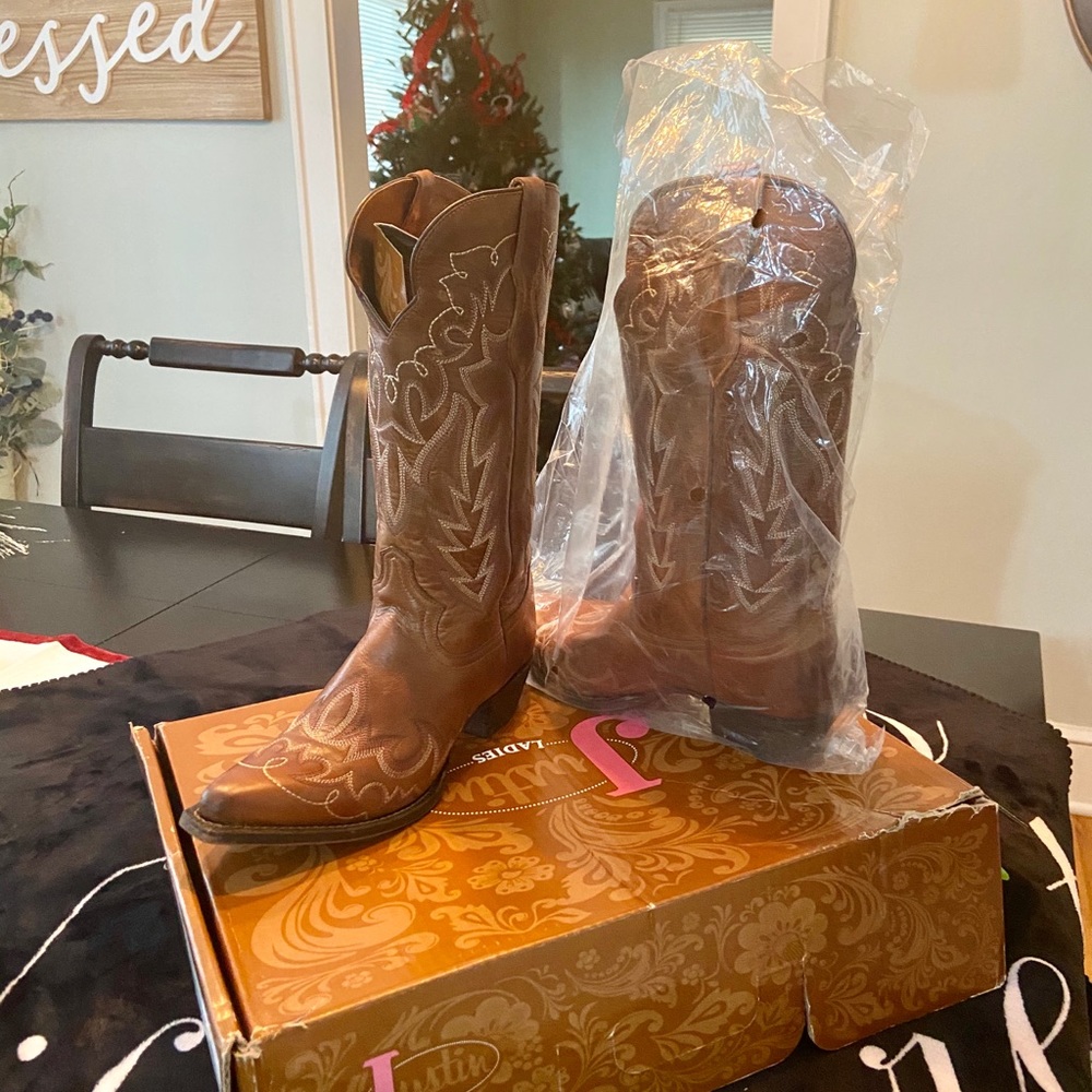 NEW!! Justin Boots!